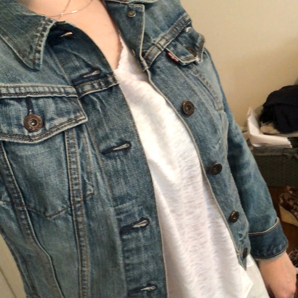 Levi’s Jean Jacket - Picture 7 of 7